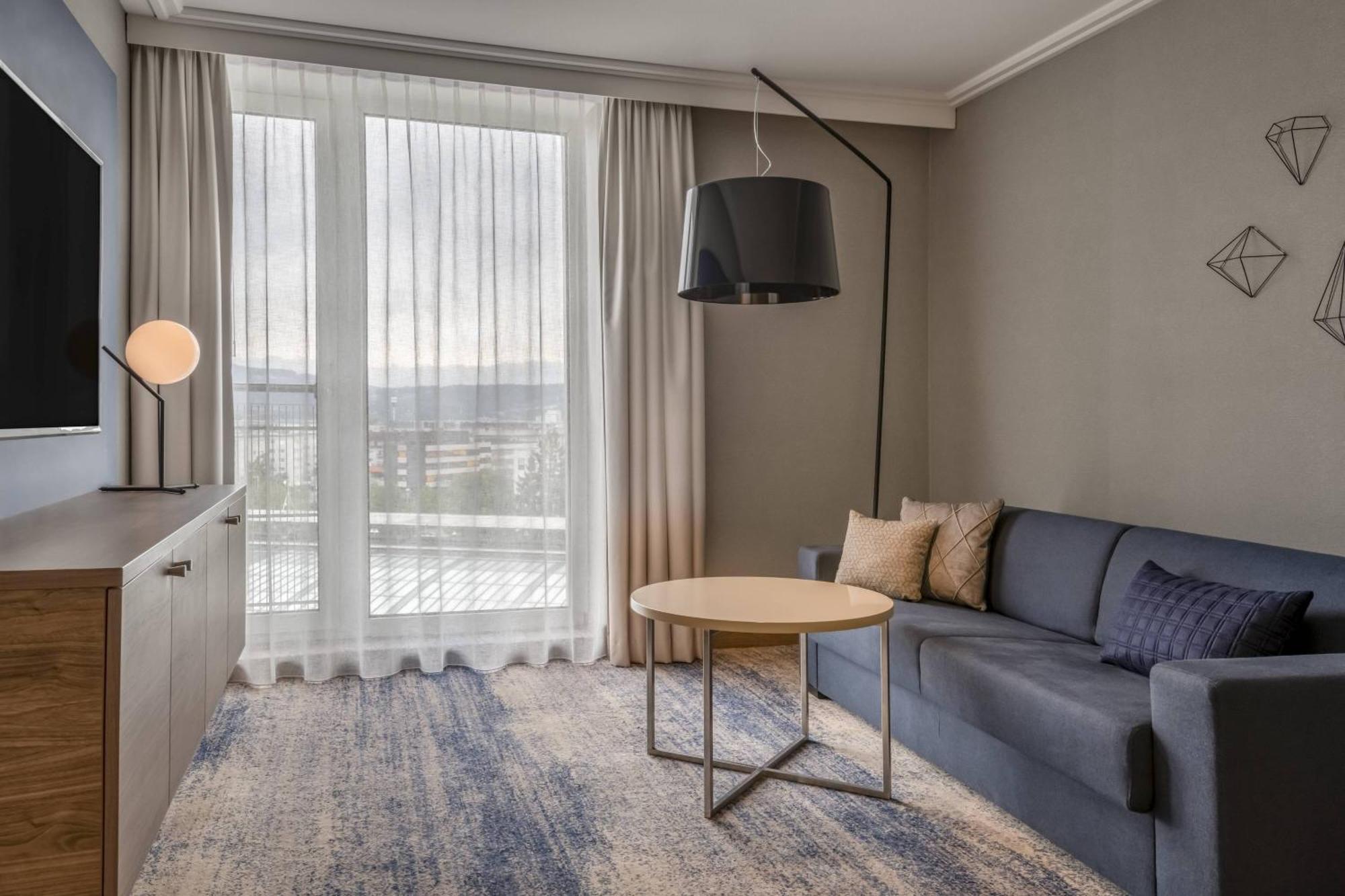 คอร์ทยาร์ด ลินซ์ Hotel ภายนอก รูปภาพ